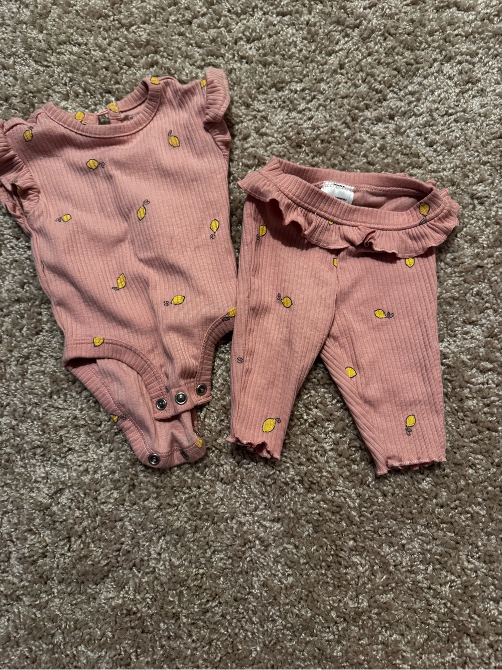 Carter’s Pink Lemon-Print Ribbed Baby Bodysuit & Legging Set NWOT Newborn